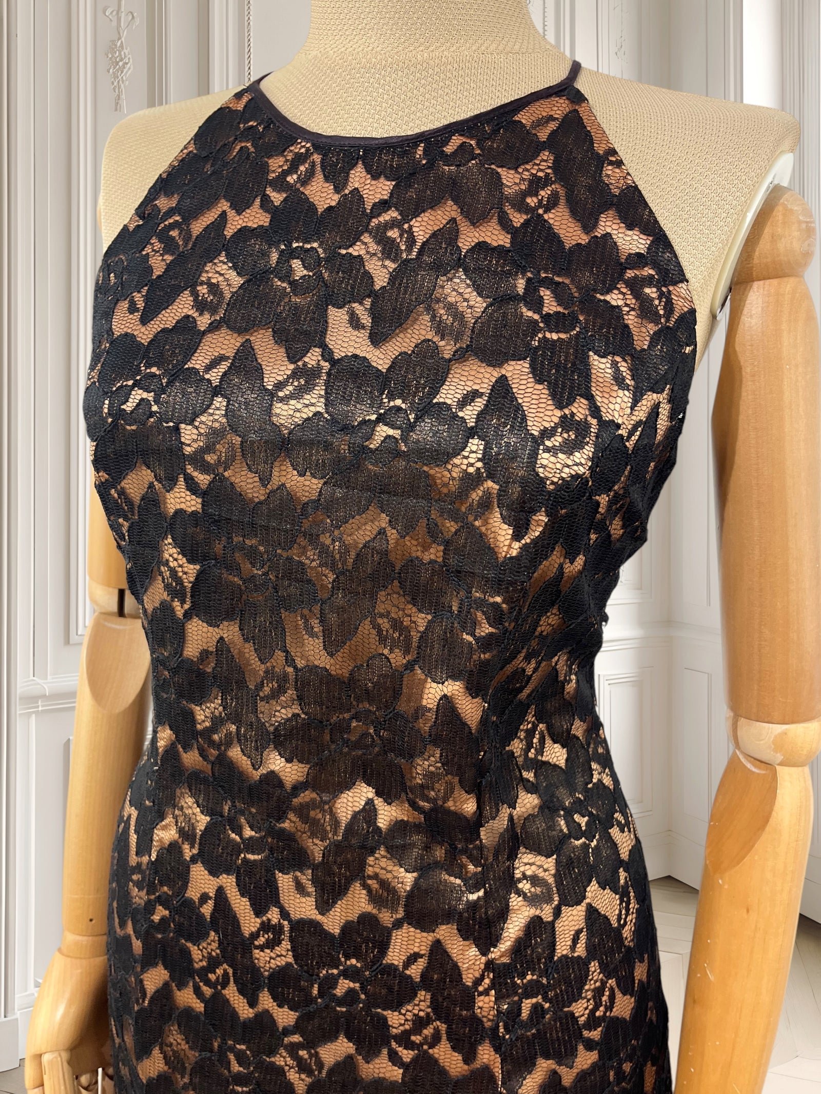 Rochie elegantă cu dantelă mărimea M