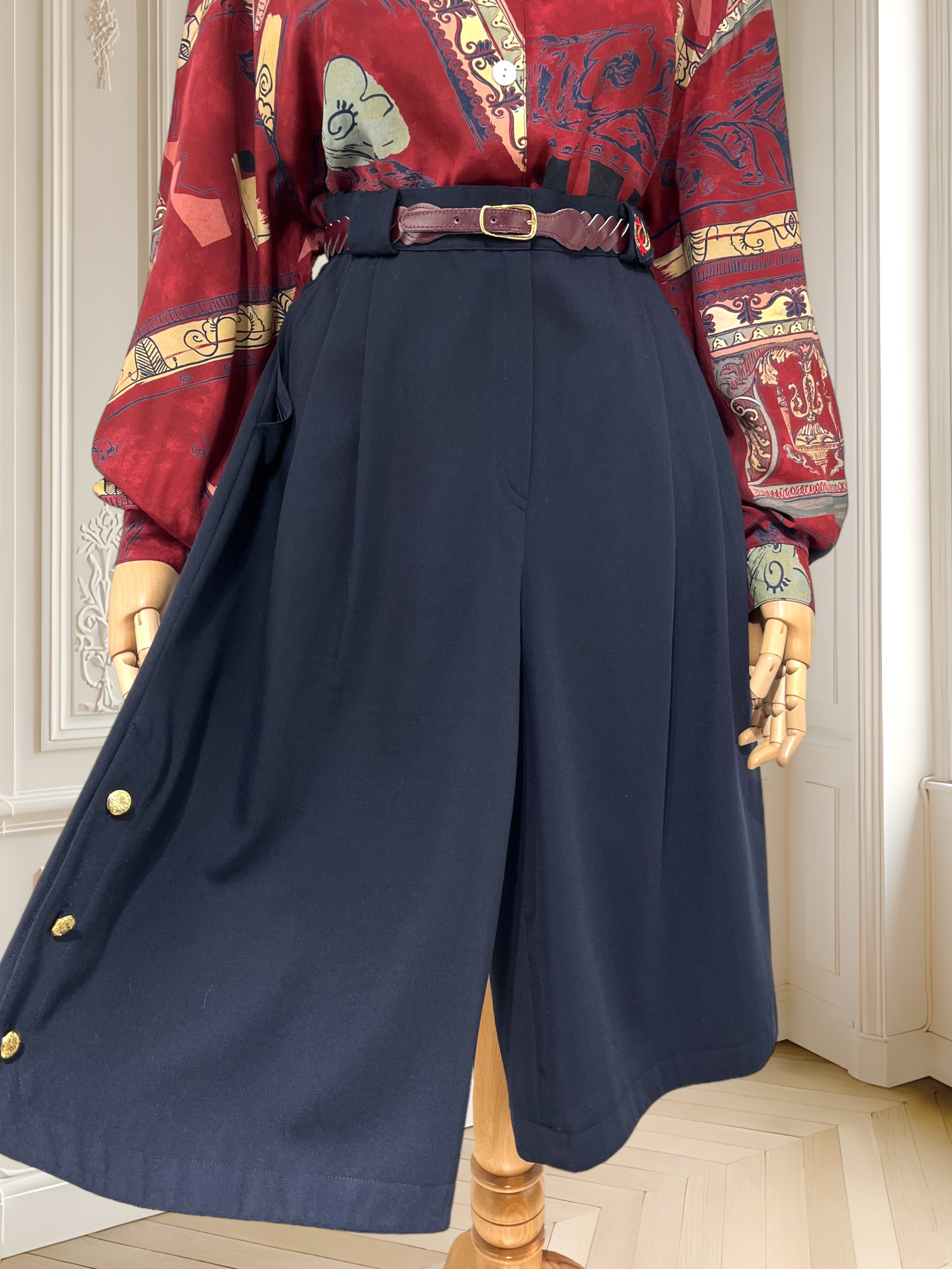 Pantaloni scurți bleumarin mărimea M