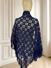 Încarcă imaginea în vizualizatorul Galerie, Capă croșetată manual
