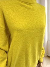 Încarcă imaginea în vizualizatorul Galerie, Bluză din lână și angora mărimea XL
