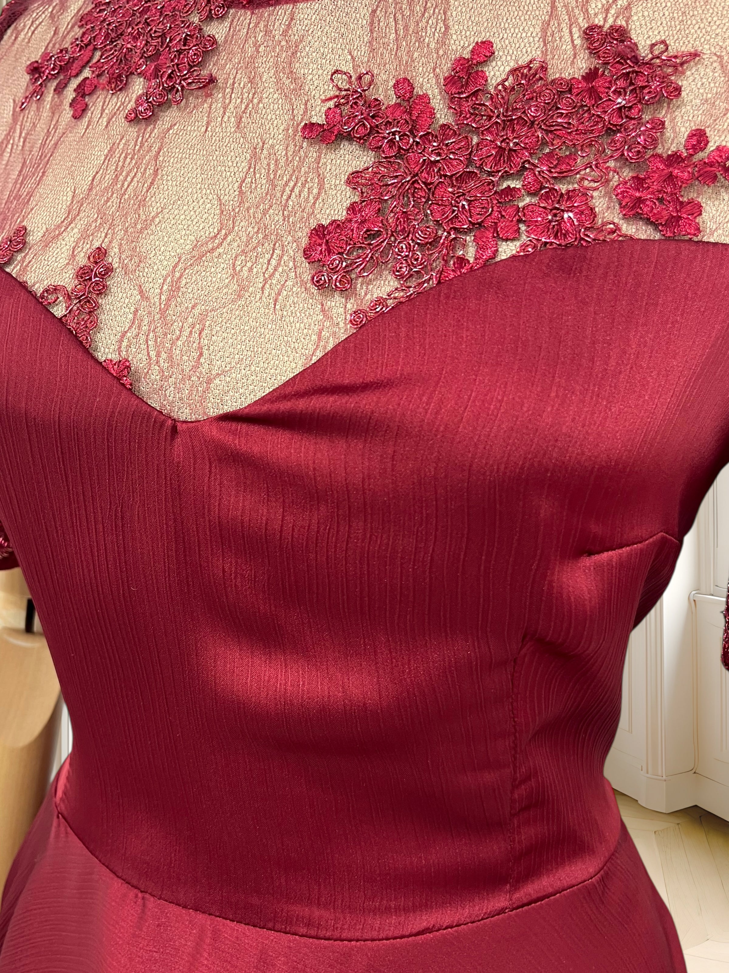 Rochie elegantă cu dantelă mărimea L