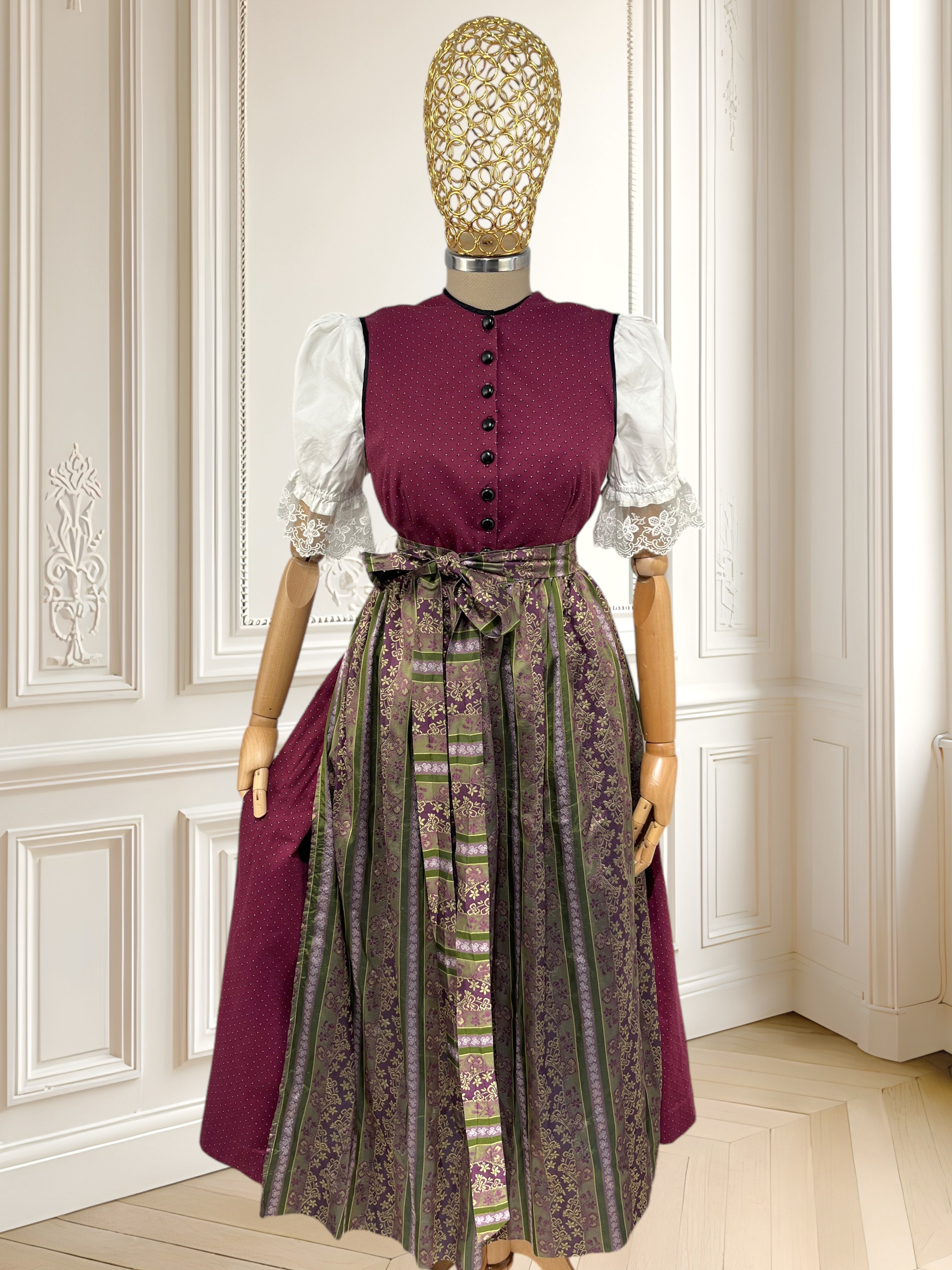 Rochie bavareză vișinie mărimea S
