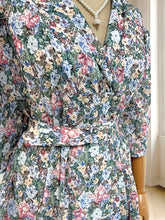 Încarcă imaginea în vizualizatorul Galerie, Rochie vintage cu print floral potrivită pentru XL/XXL
