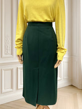 Încarcă imaginea în vizualizatorul Galerie, Fustă vintage din lână pură mărimea M
