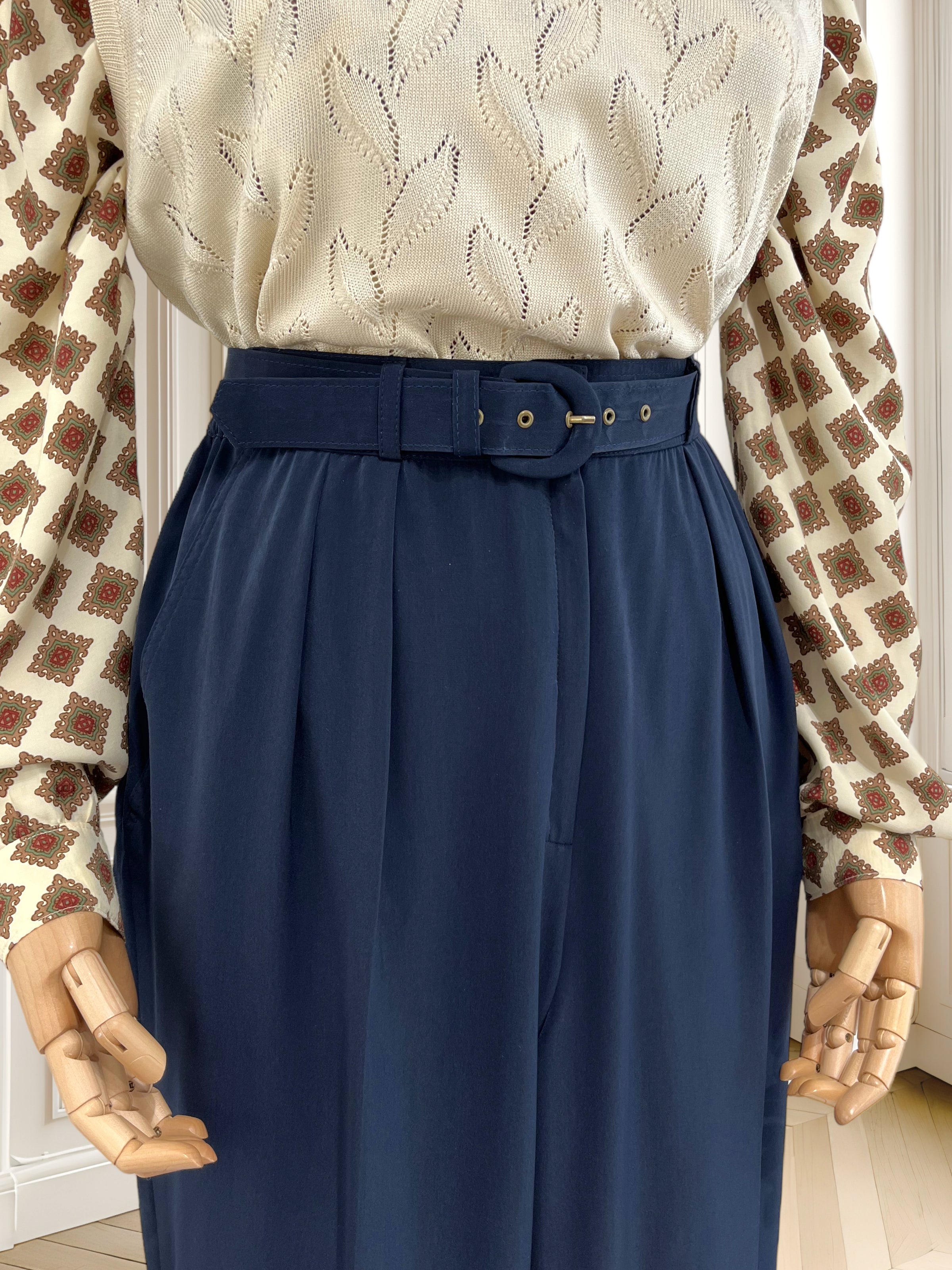 Pantaloni bleumarin Jean Claire mărimea L