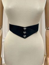 Încarcă imaginea în vizualizatorul Galerie, Centură vintage cu aspect de piele întoarsă
