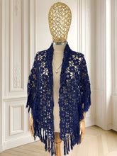 Încarcă imaginea în vizualizatorul Galerie, Capă croșetată manual
