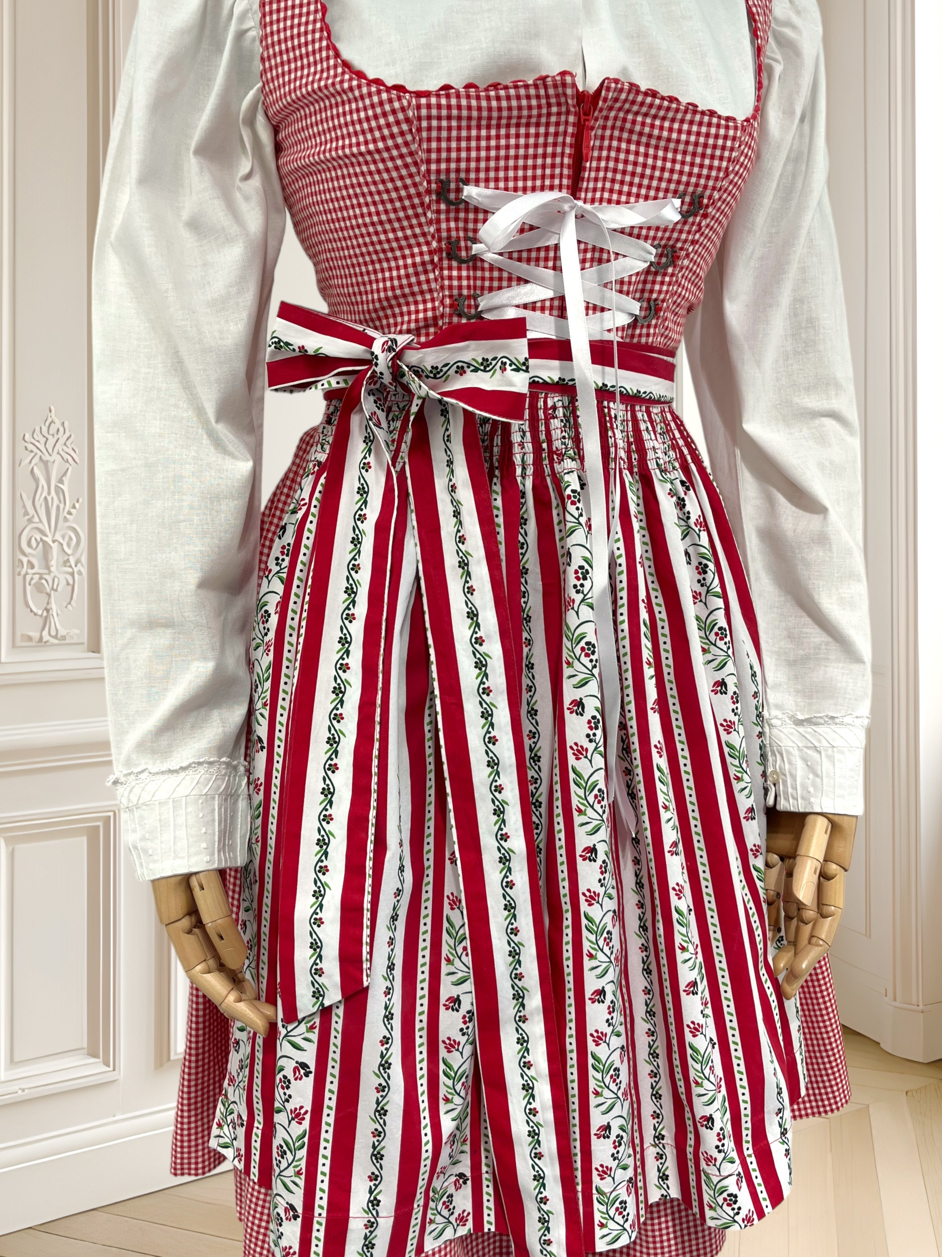 Rochie bavareză mărimea XS