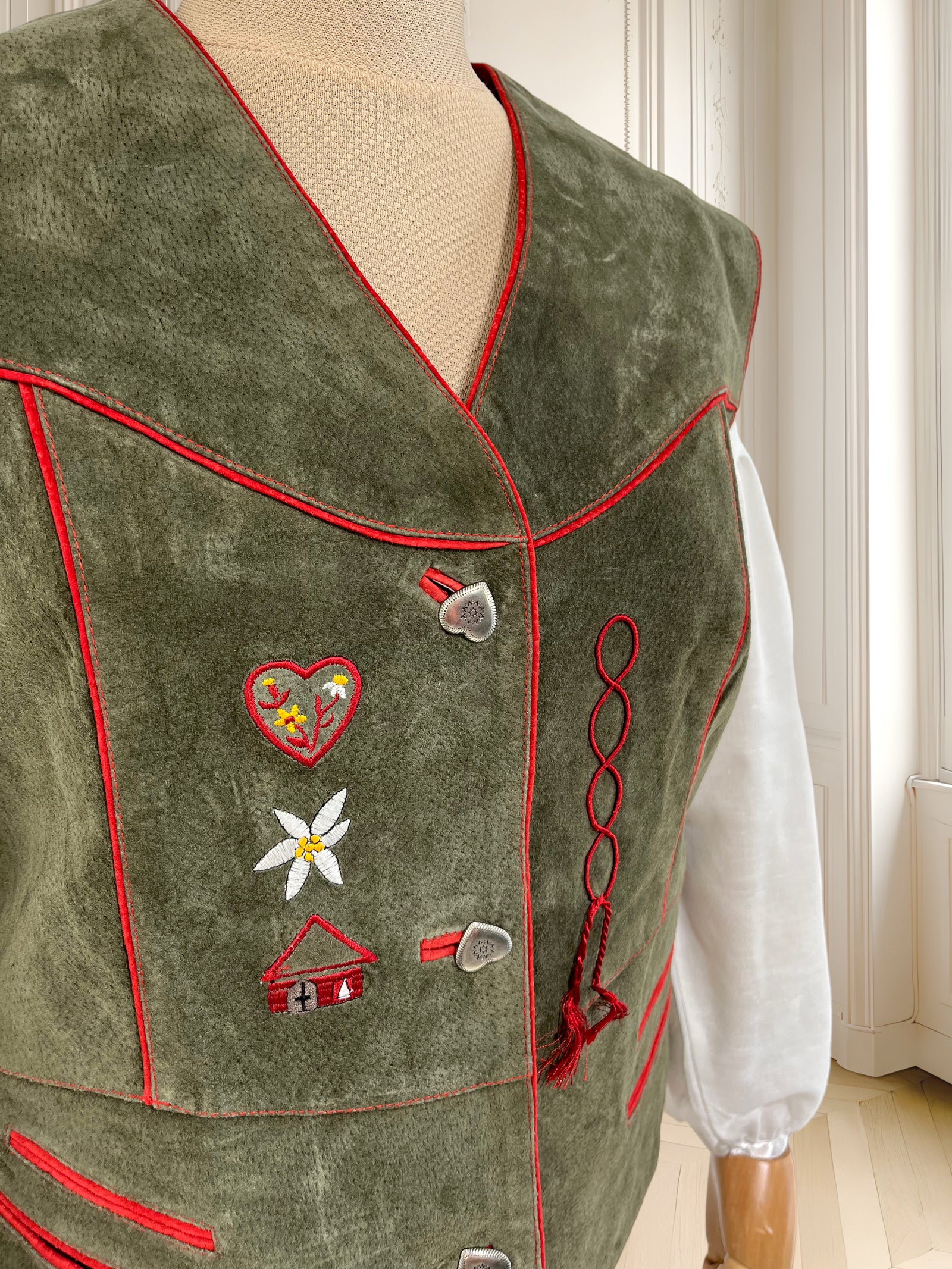 Vestă vintage din piele naturală cu detalii brodate mărimea M