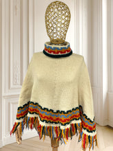 Încarcă imaginea în vizualizatorul Galerie, Capă vintage din lână lucrată manual
