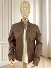 Încarcă imaginea în vizualizatorul Galerie, Jachetă maro din piele naturală mărimea M

