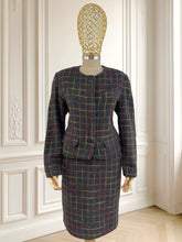 Încarcă imaginea în vizualizatorul Galerie, Costum din tweed de lână mărimea S
