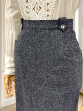 Încarcă imaginea în vizualizatorul Galerie, Fustă vintage din lână mărimea L
