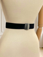 Încarcă imaginea în vizualizatorul Galerie, Centură vintage cu aspect de piele întoarsă
