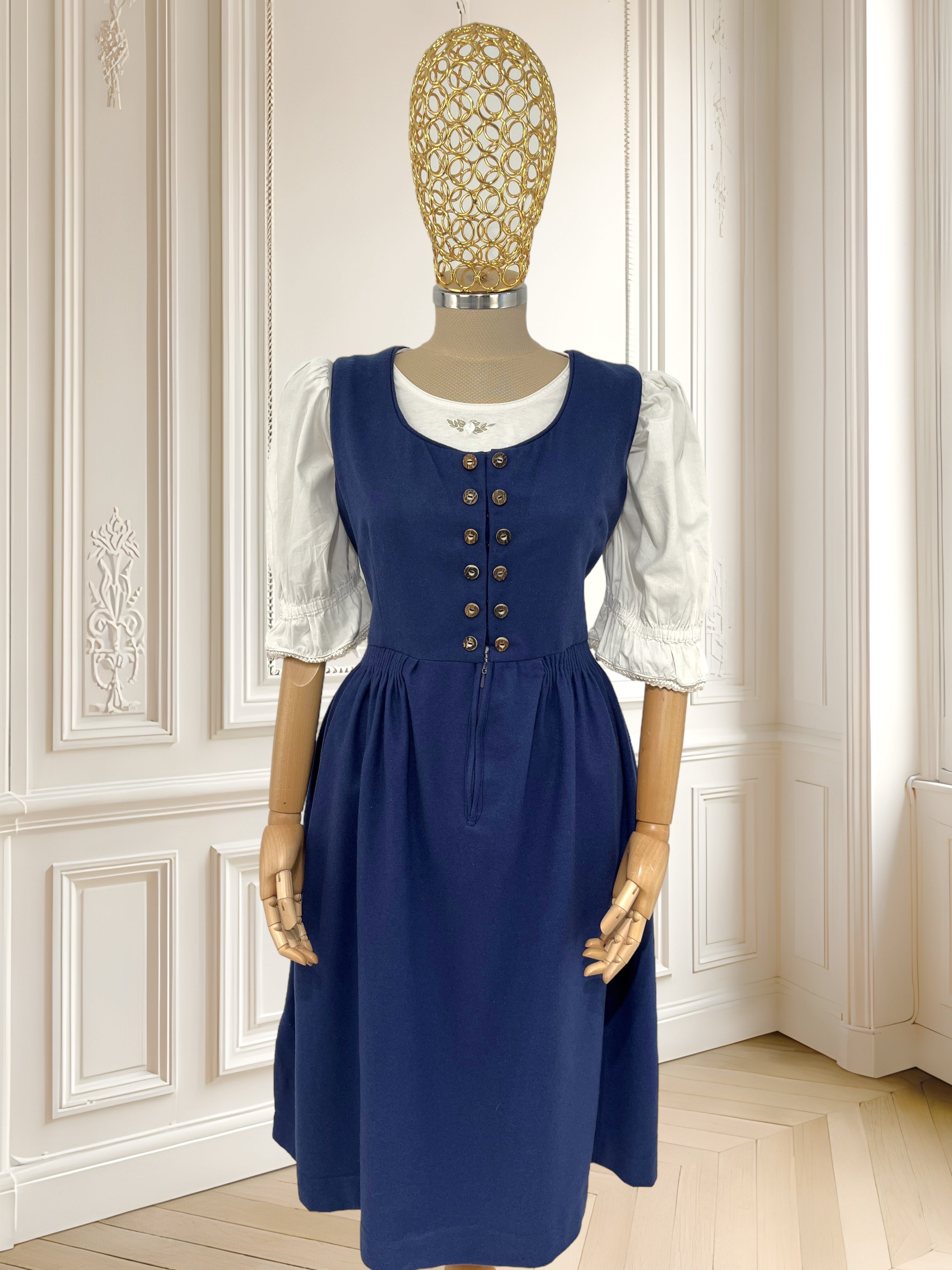 Rochie bavareză din lână pură mărimea M