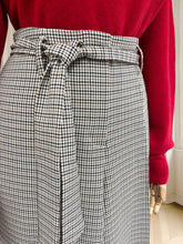 Încarcă imaginea în vizualizatorul Galerie, Pantaloni 3/4 evazați mărimea M
