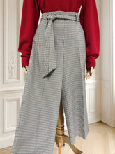 Încarcă imaginea în vizualizatorul Galerie, Pantaloni 3/4 evazați mărimea M
