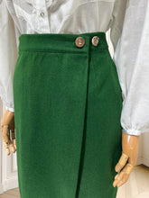 Încarcă imaginea în vizualizatorul Galerie, Fustă vintage din lână pură potrivită pentru M/L
