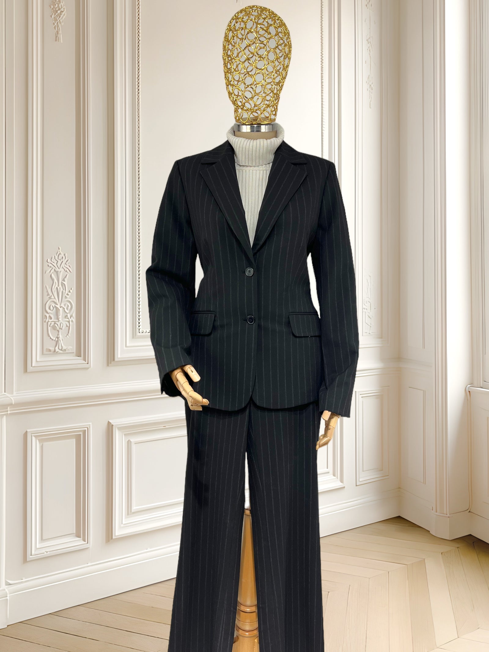 Costum negru în dungi mărimea S
