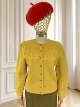 Încarcă imaginea în vizualizatorul Galerie, Cardigan vintage din lână pură mărimea L
