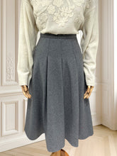 Încarcă imaginea în vizualizatorul Galerie, Fustă evazată din amestec de lână mărimea S
