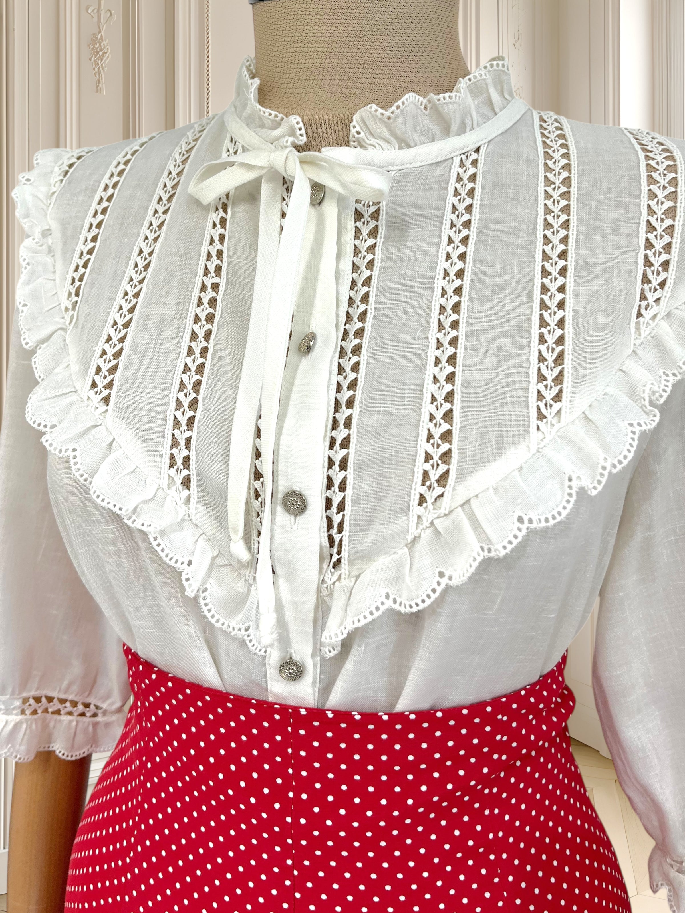 Cămașă vintage albă potrivită pentru M/L