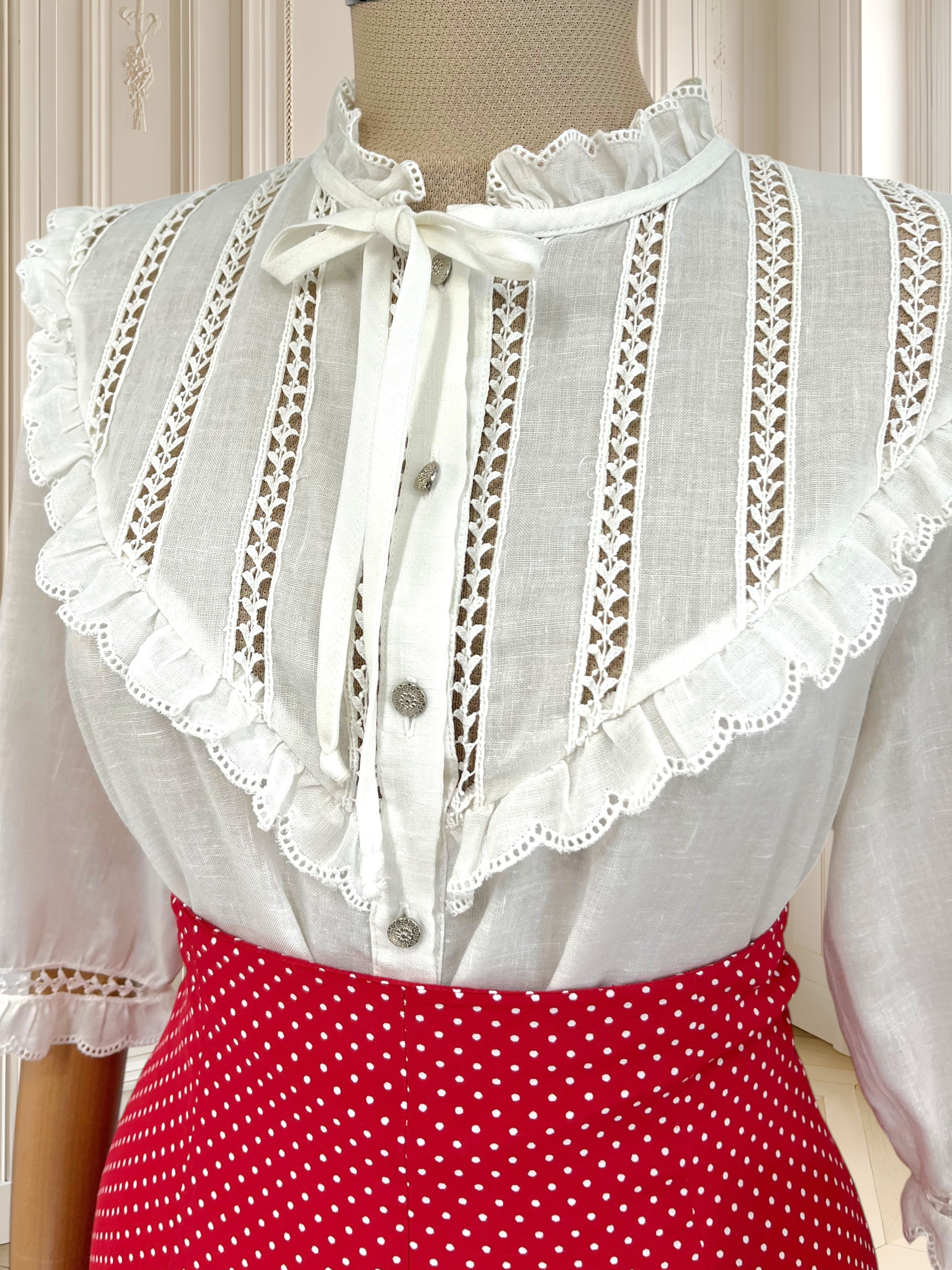 Cămașă vintage albă potrivită pentru M/L