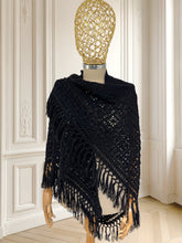 Încarcă imaginea în vizualizatorul Galerie, Șal vintage lucrat manual
