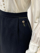 Încarcă imaginea în vizualizatorul Galerie, Fustă vintage din lână pură mărimea L
