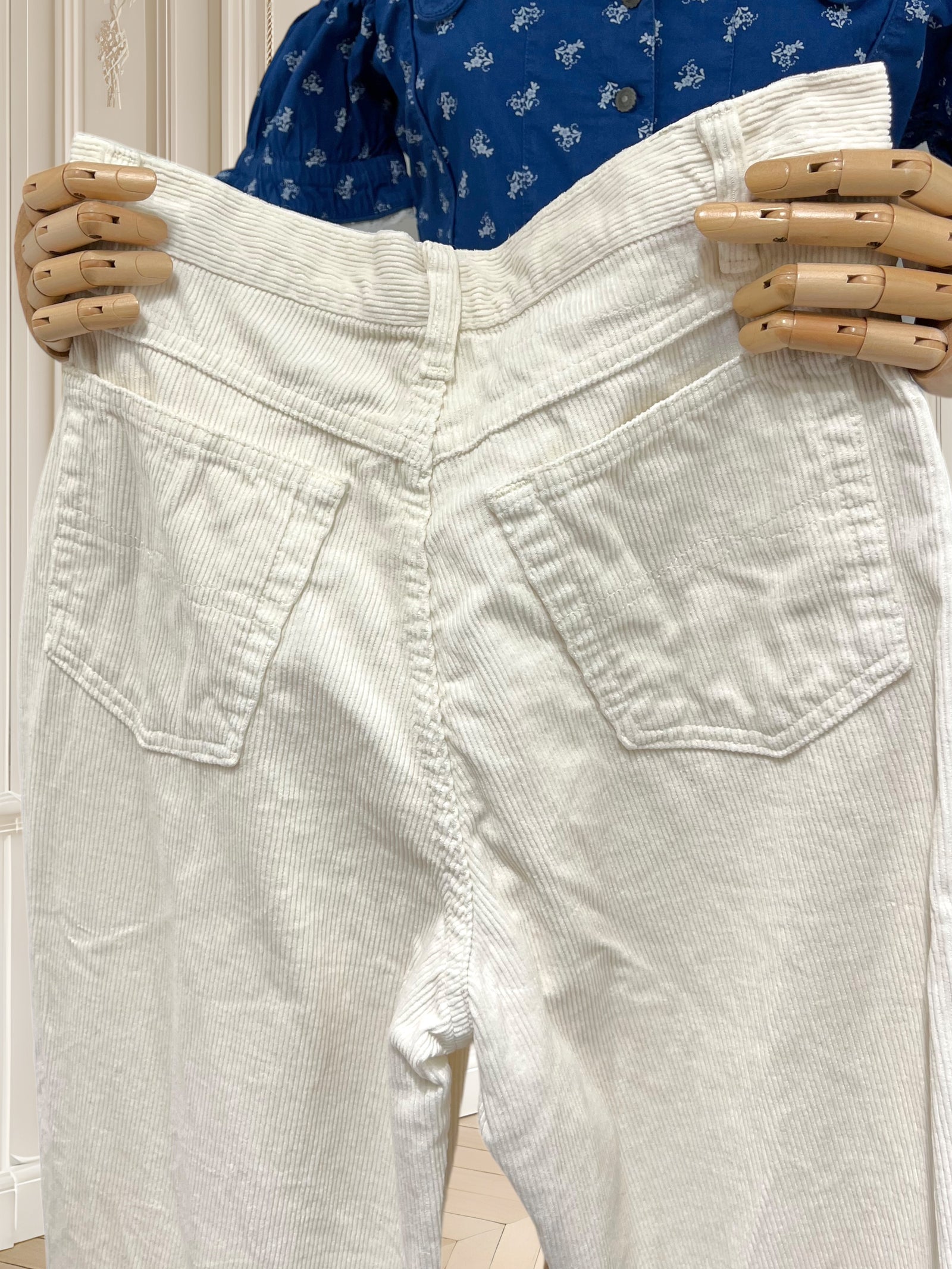 Jeans cu talie înaltă din catifea raiată mărimea S