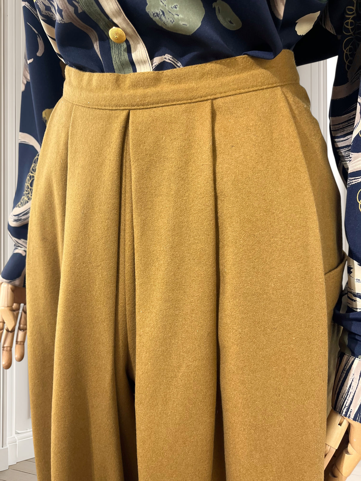 Pantaloni vintage din lână mărimea S