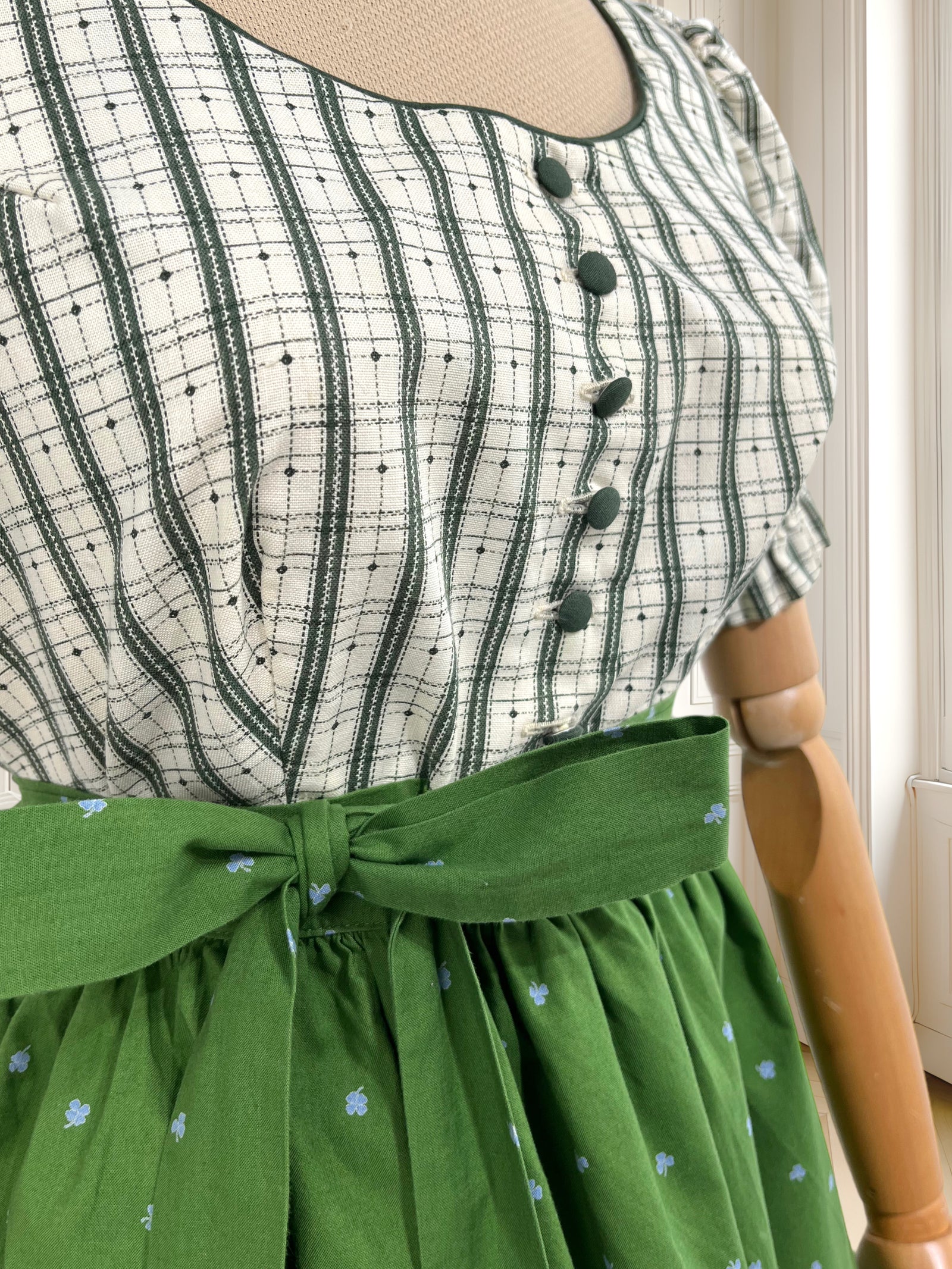 Rochie vintage lucrată manual mărimea M