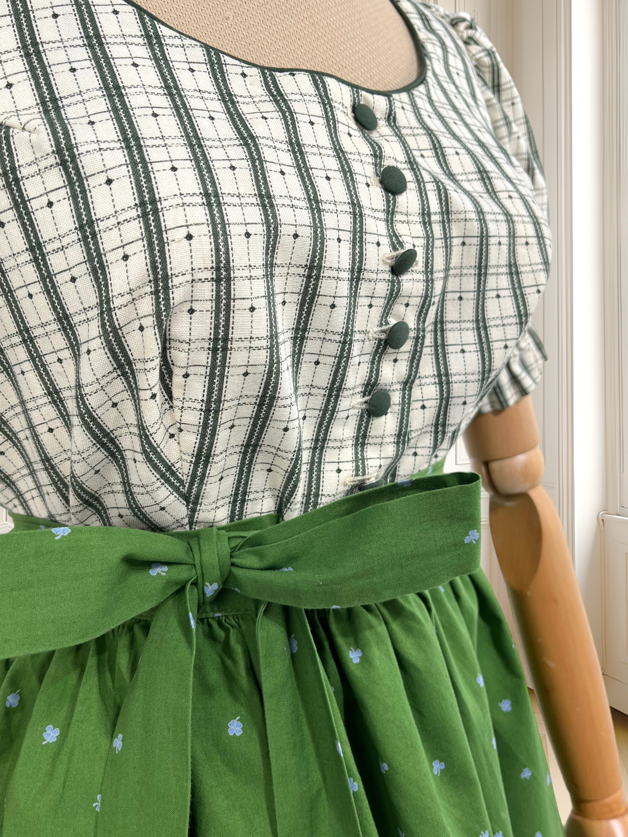 Rochie vintage lucrată manual mărimea M