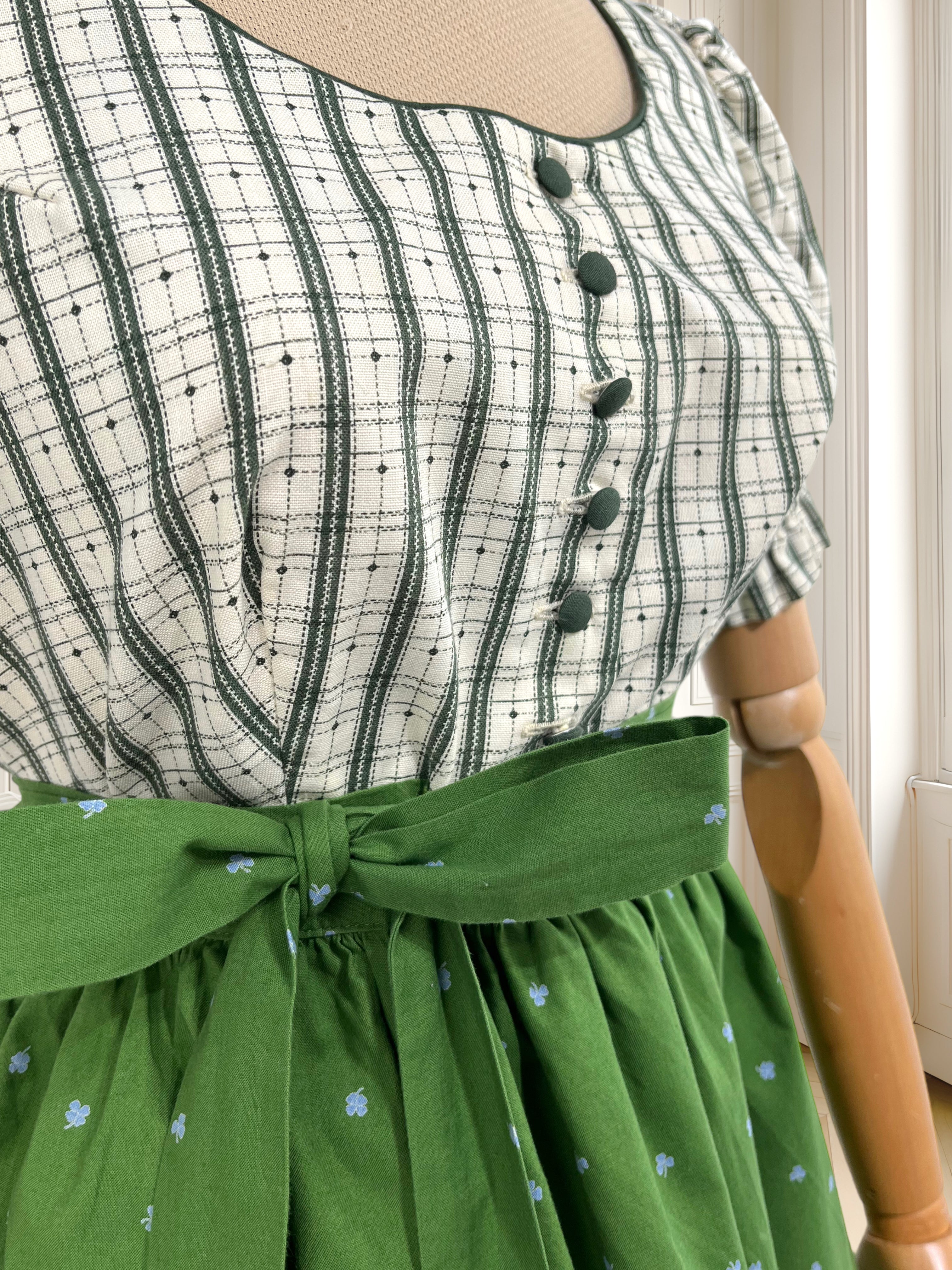 Rochie vintage lucrată manual mărimea M