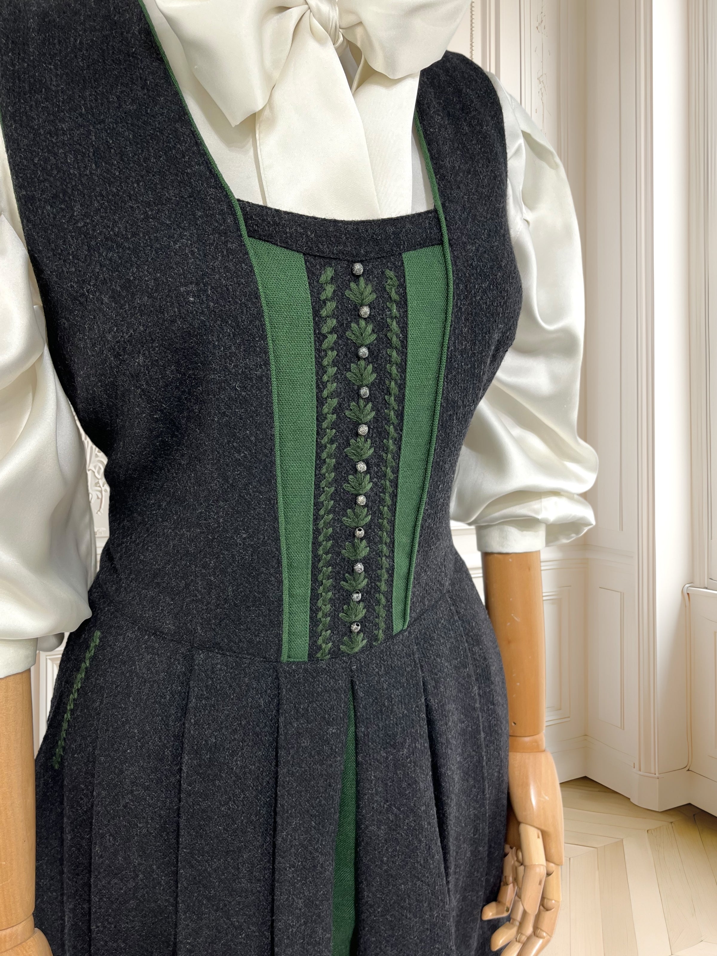 Rochie vintage din lână pură mărimea M