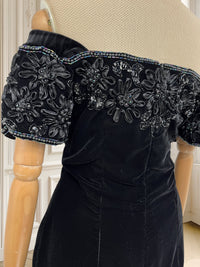 Rochie din catifea cu detalii deosebite mărimea M