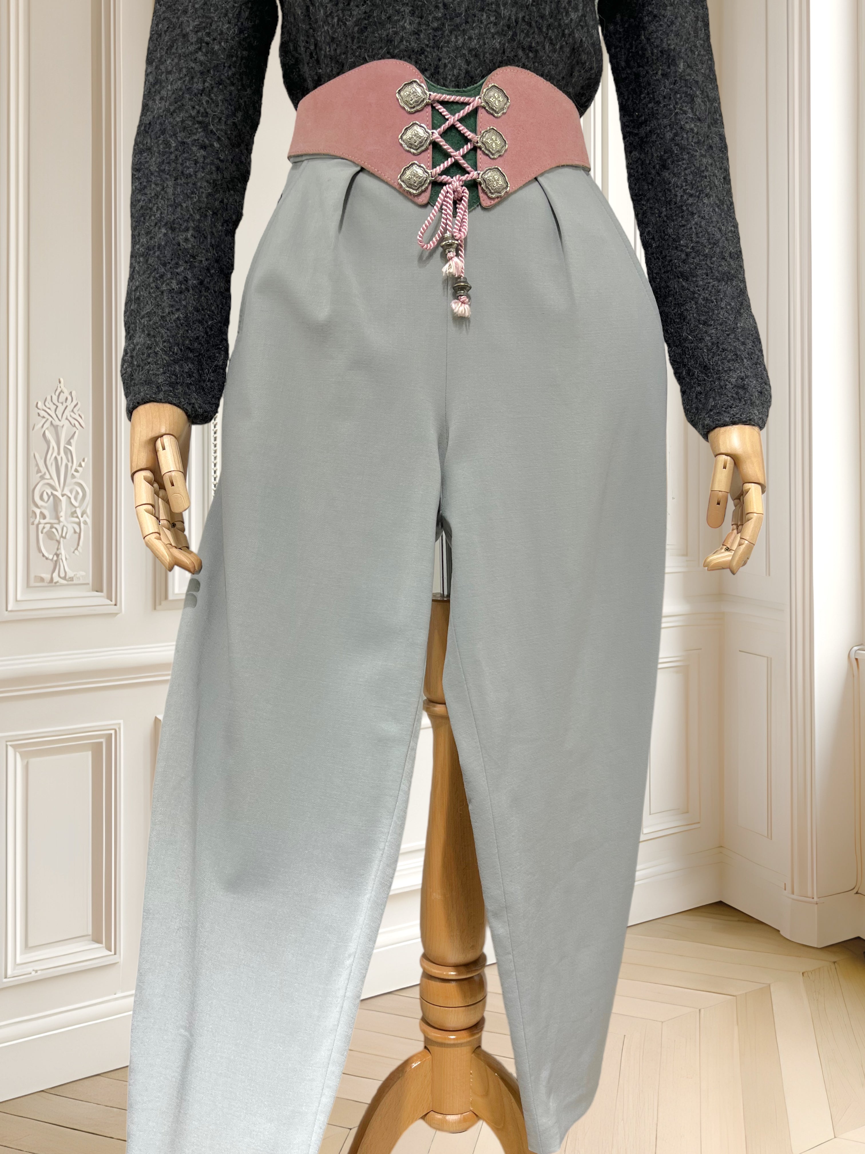 Pantaloni din lână fină mărimea S