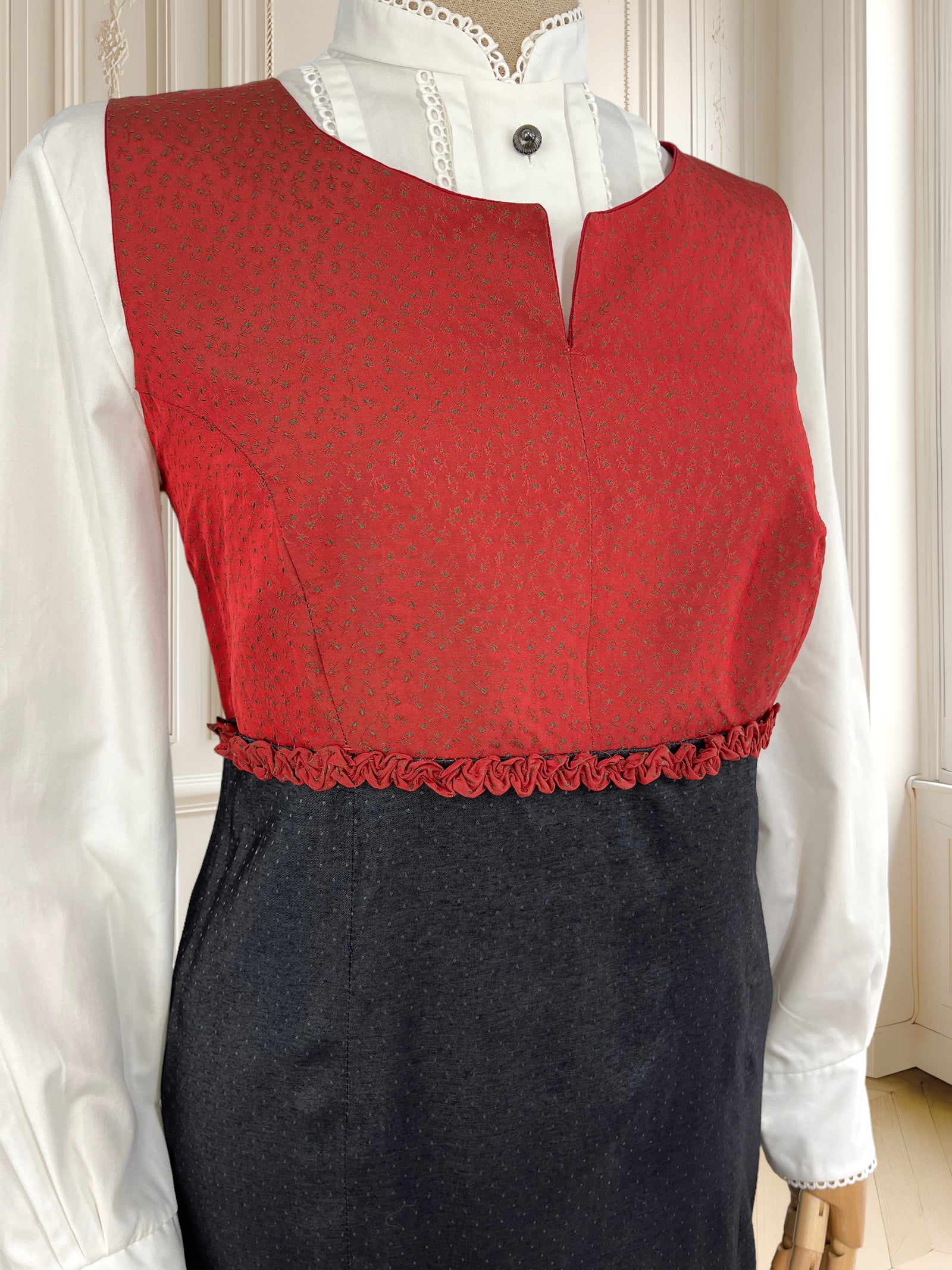 Rochie vintage lucrată manual mărimea L