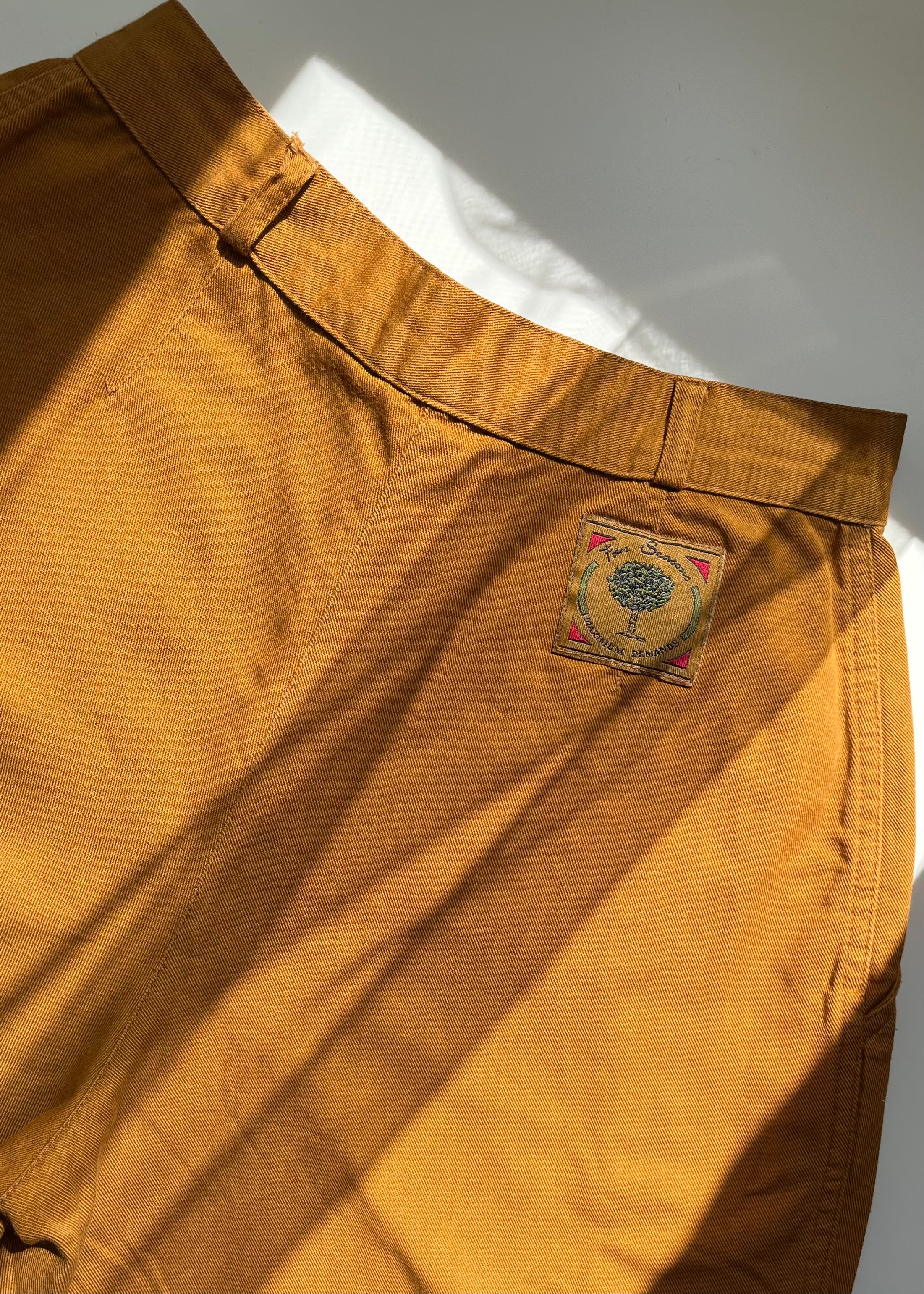 Jeans vintage cu talie înaltă și pense mărimea S