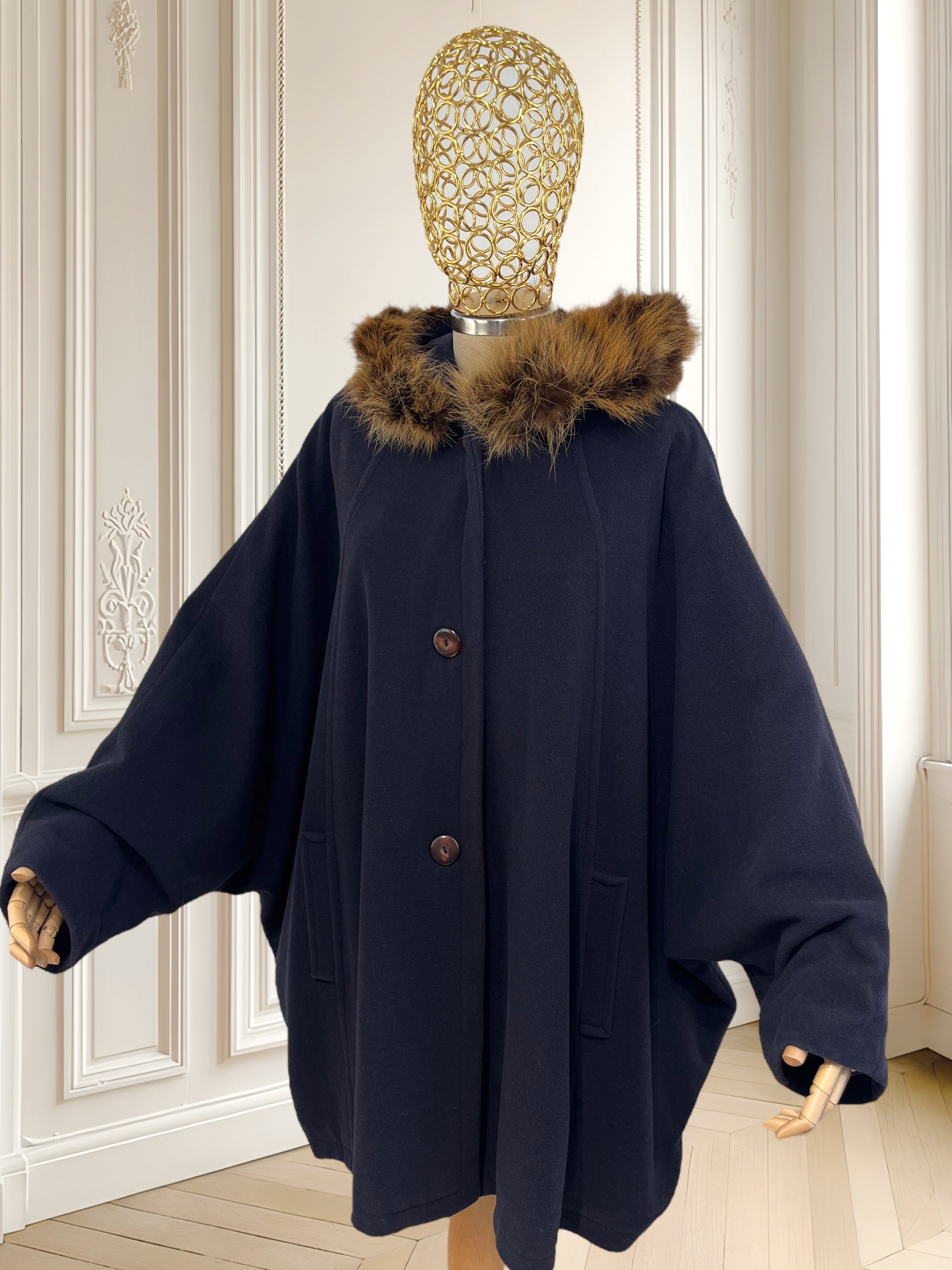 Capă din lână și cașmir cu guler din păr natural potrivită pentru L/XL