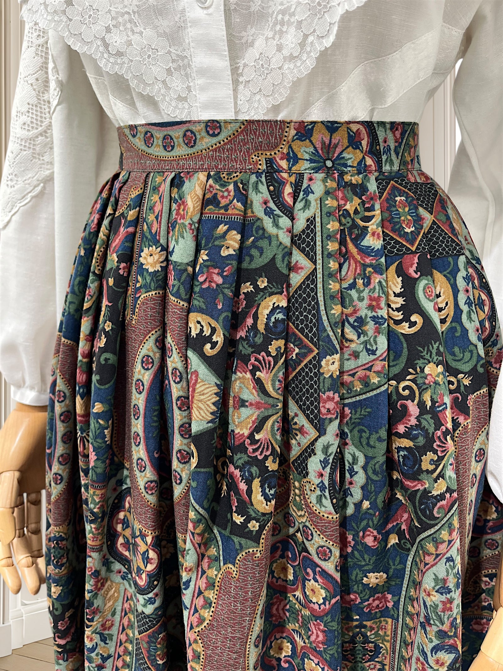 Fustă vintage din lână fină mărimea XL