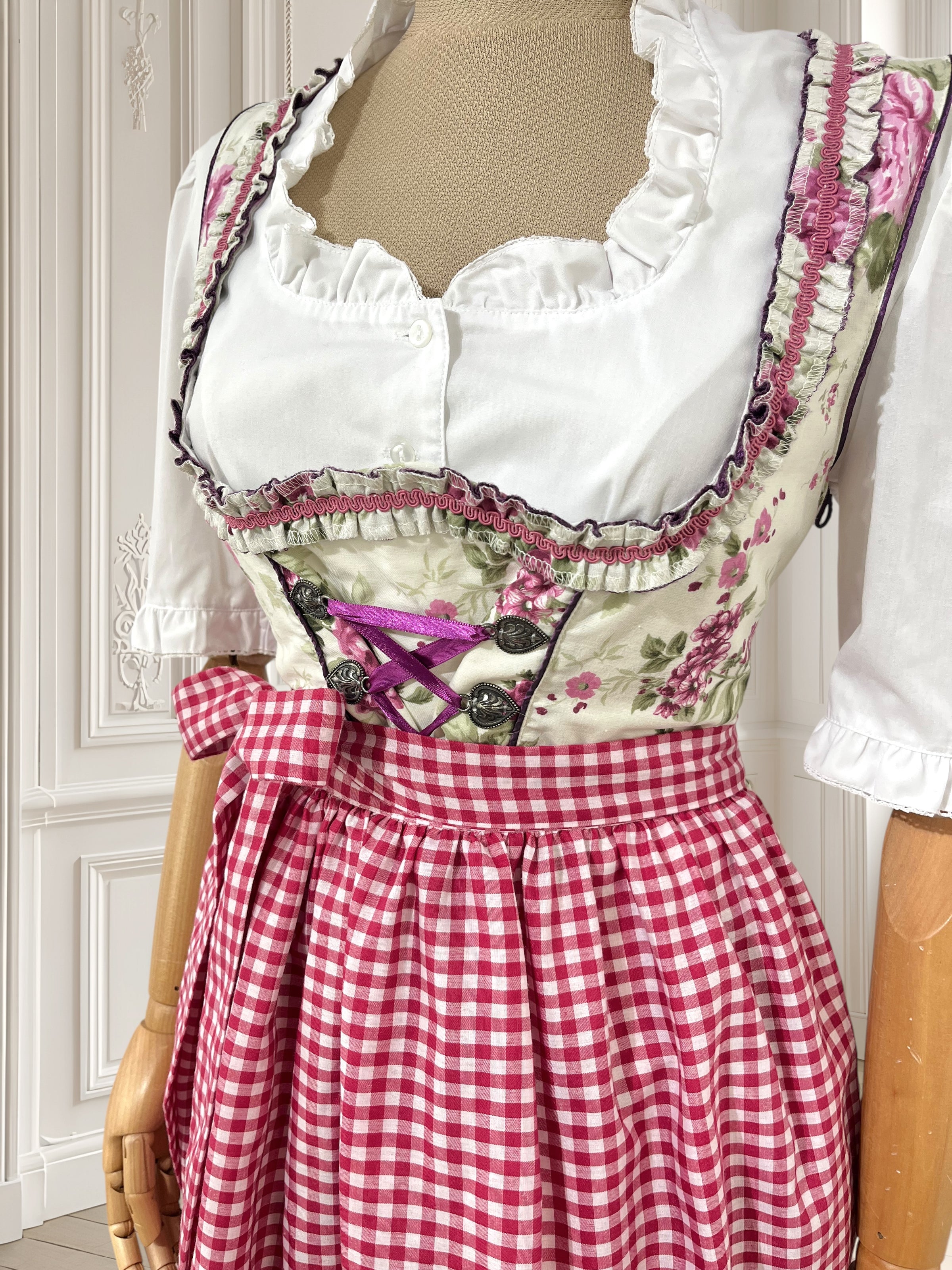 Rochie bavareză cu print floral mărimea M