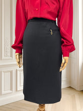 Încarcă imaginea în vizualizatorul Galerie, Fustă neagră din lână pură mărimea M
