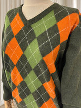 Încarcă imaginea în vizualizatorul Galerie, Pulover vintage din lână mărimea L
