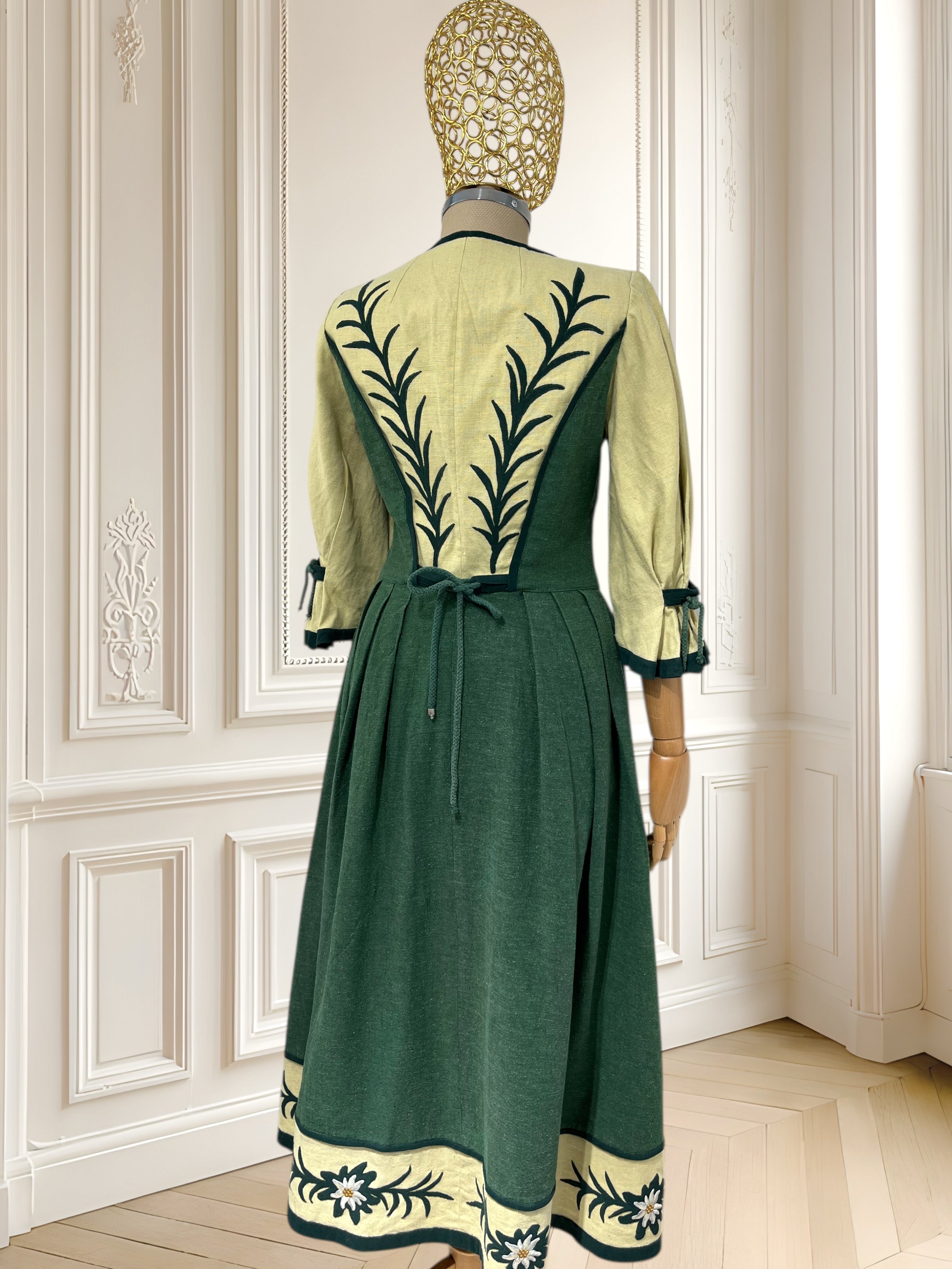 Rochie vintage lucrată manual mărimea S