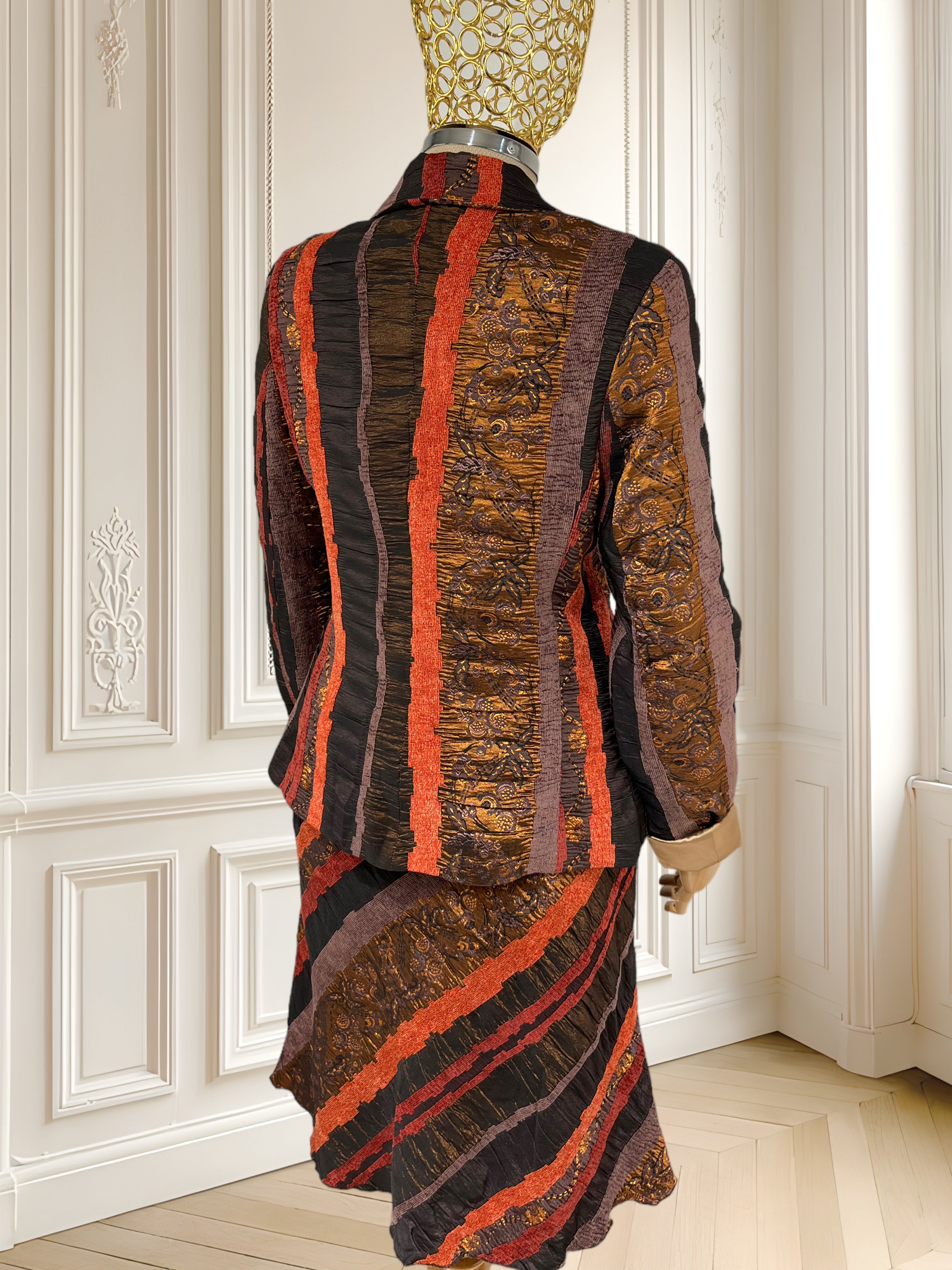 Compleu vintage din brocart potrivit pentru S/M