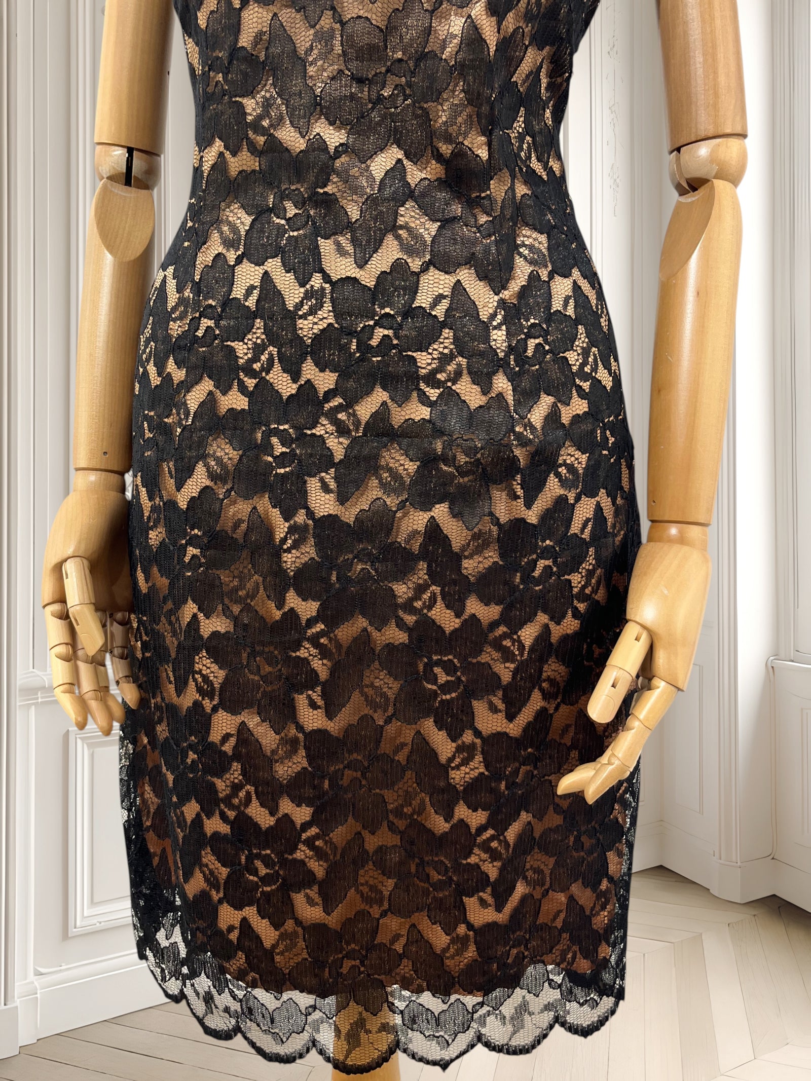 Rochie elegantă cu dantelă mărimea M