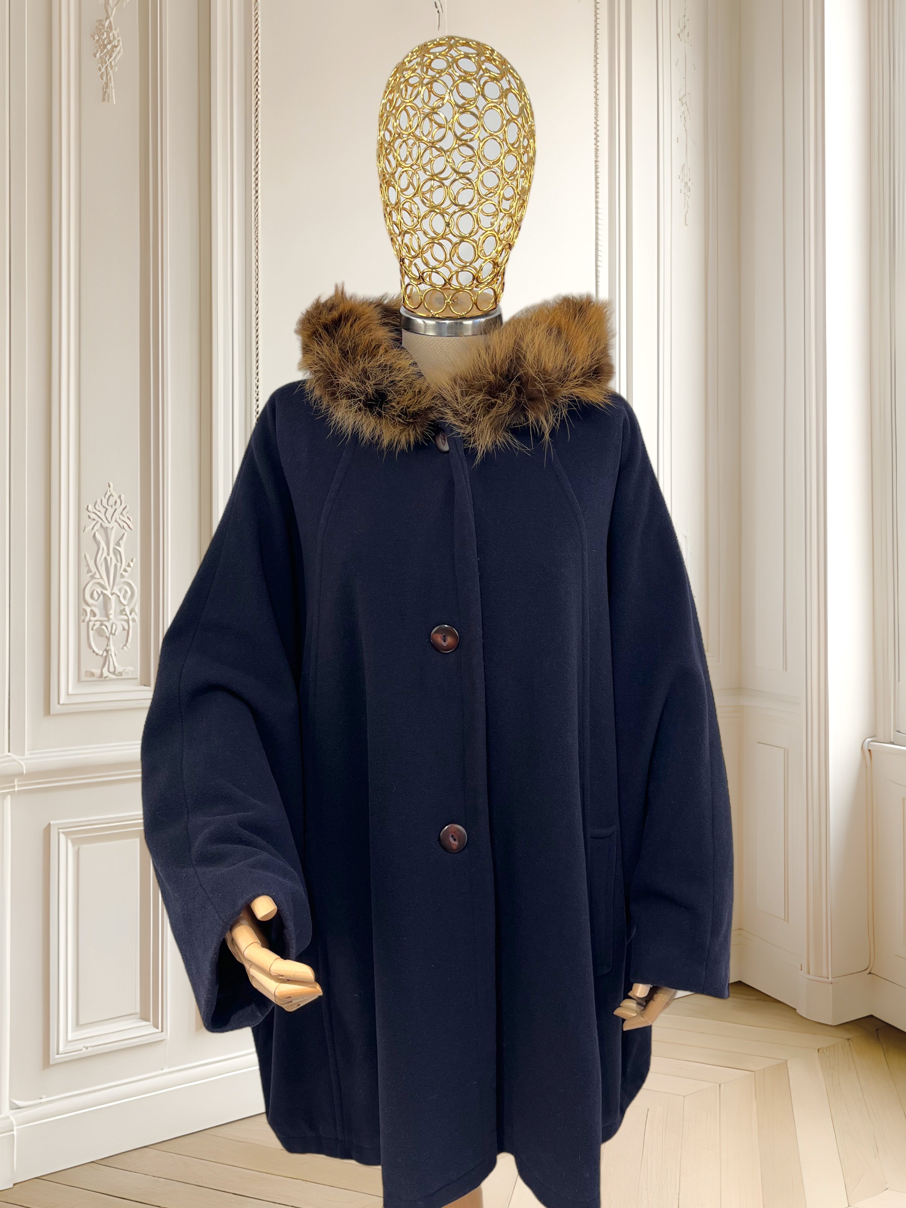 Capă din lână și cașmir cu guler din păr natural potrivită pentru L/XL