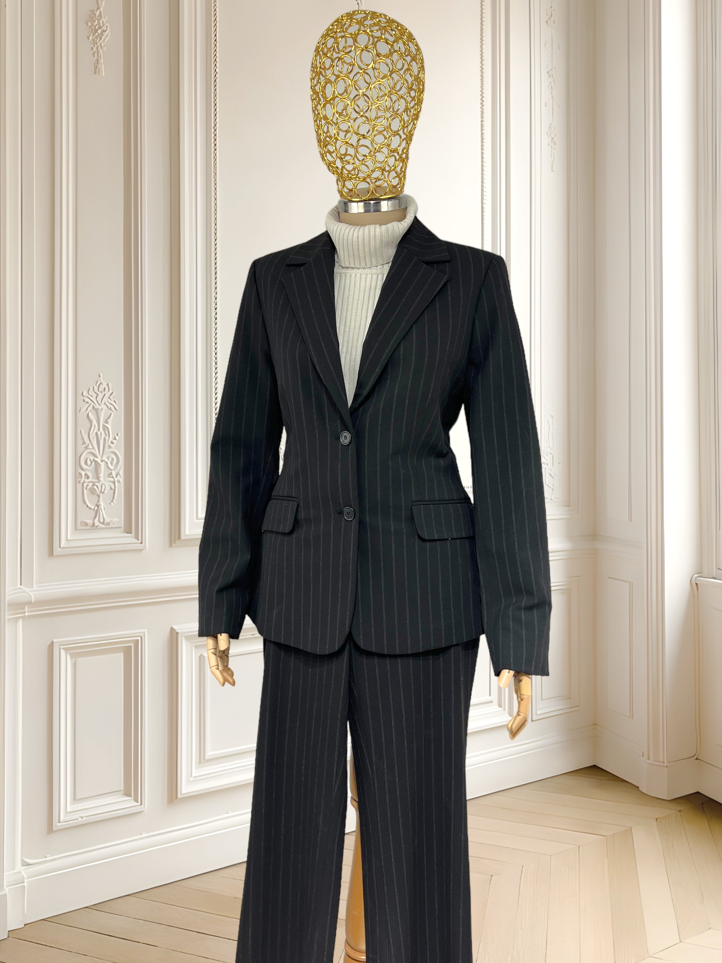 Costum negru în dungi mărimea S