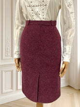 Încarcă imaginea în vizualizatorul Galerie, Fustă vintage din lână mărimea XS
